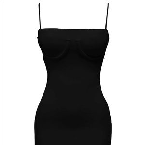 The dress does not fit me, it is too small for me.